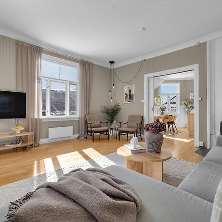 Lovely City Center Apartment With Amazing Views And Free Parking! Tromsø Dış mekan fotoğraf